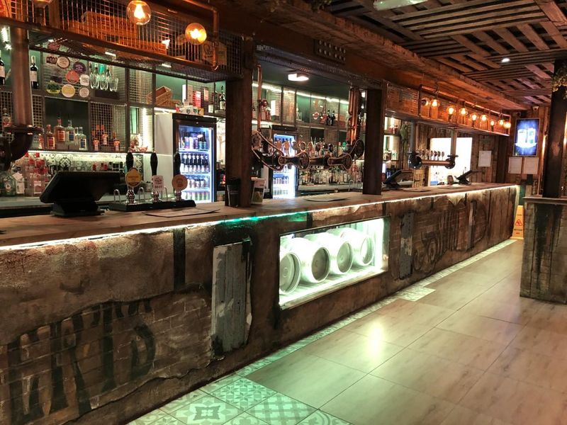 (Pub, Bar). Published on 07-01-2020