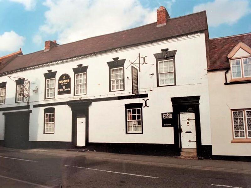 The Olde Tavern in 1989. Photo: Stuart Brasier. (Pub, External). Published on 20-03-2020 