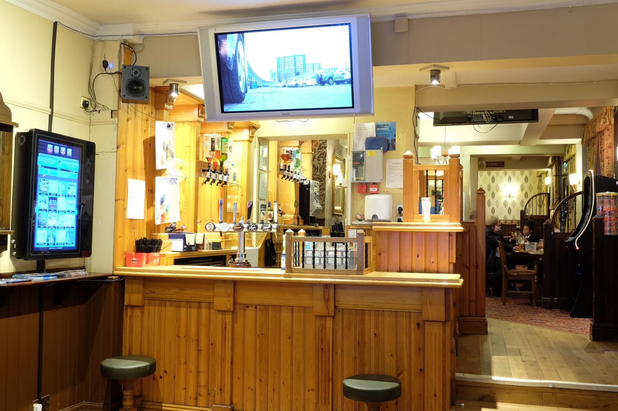 (Pub, Bar). Published on 02-11-2016