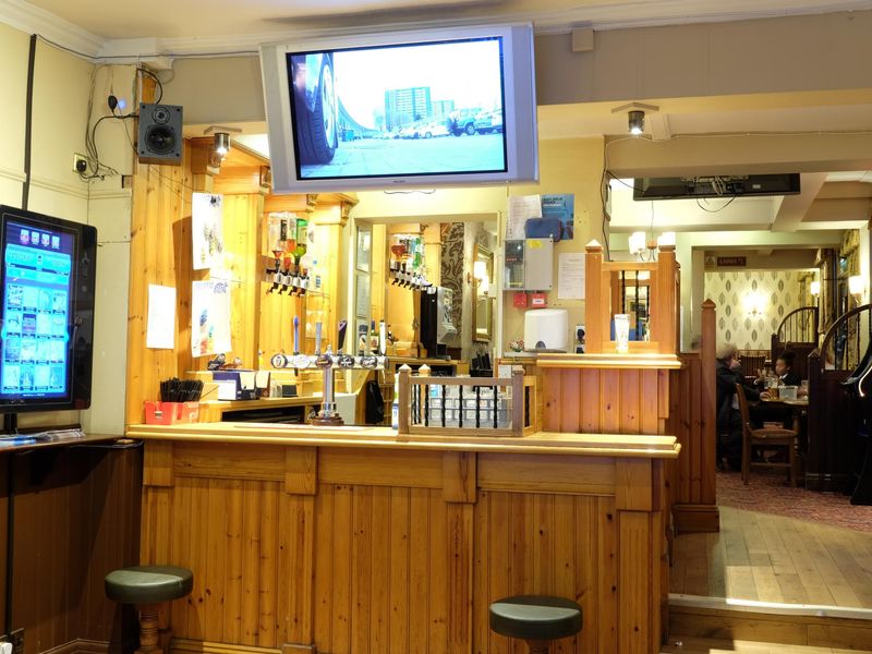 (Pub, Bar). Published on 02-11-2016 