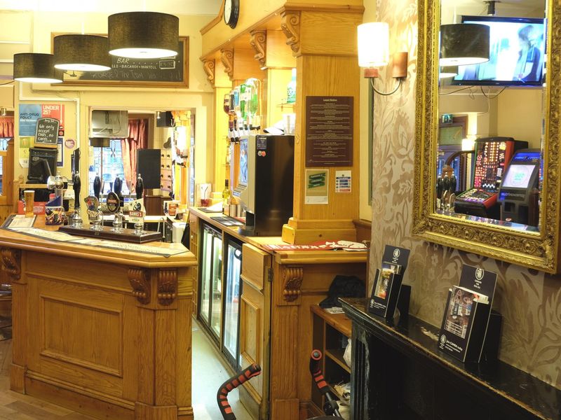 (Pub, Bar). Published on 02-11-2016 