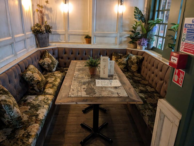 Small alcove off the main bar. (Pub). Published on 25-07-2024 