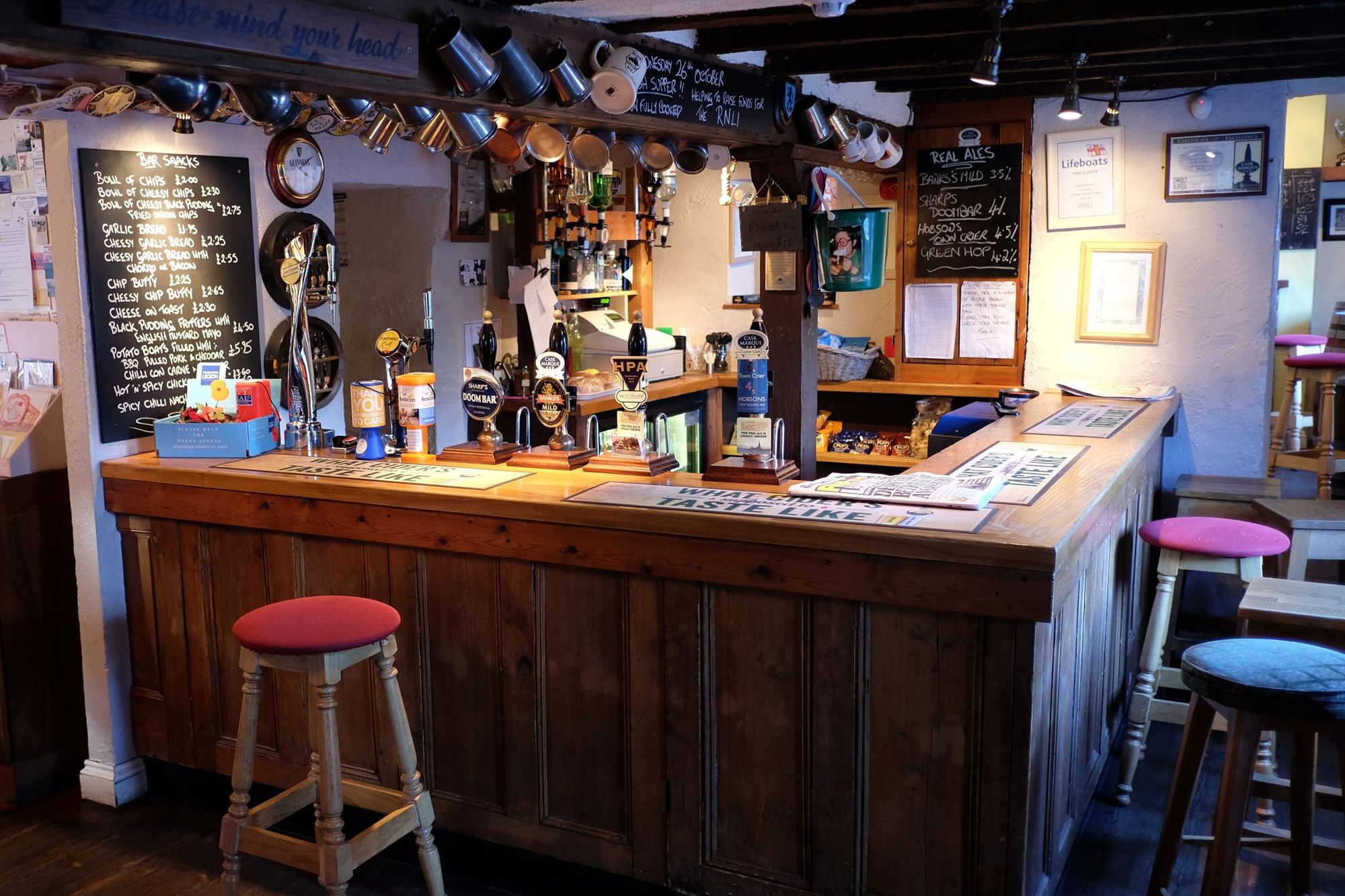 (Pub, Bar). Published on 17-10-2016