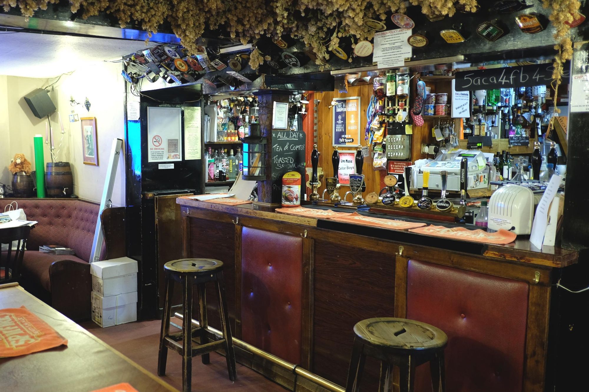 (Pub, Bar). Published on 30-10-2016