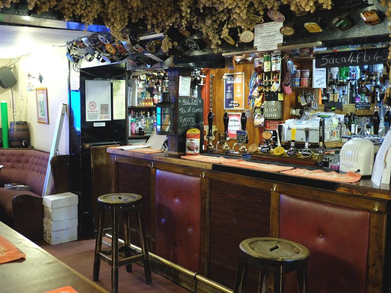 (Pub, Bar). Published on 30-10-2016 