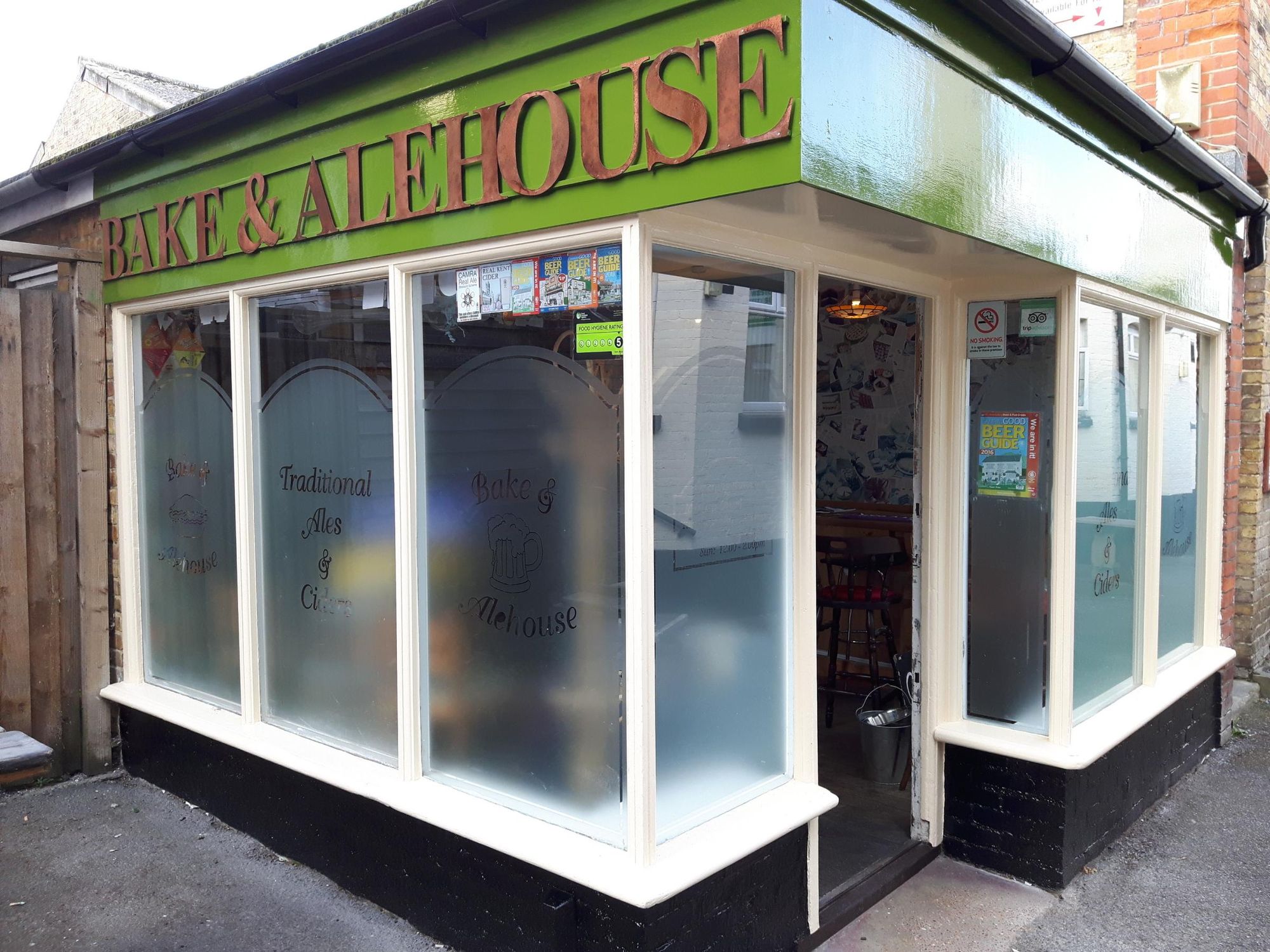 (Pub, External, Sign, Publican, Key). Published on 28-09-2016