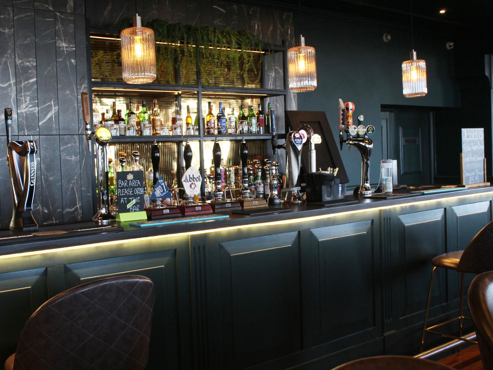 (Pub, Bar). Published on 16-03-2023