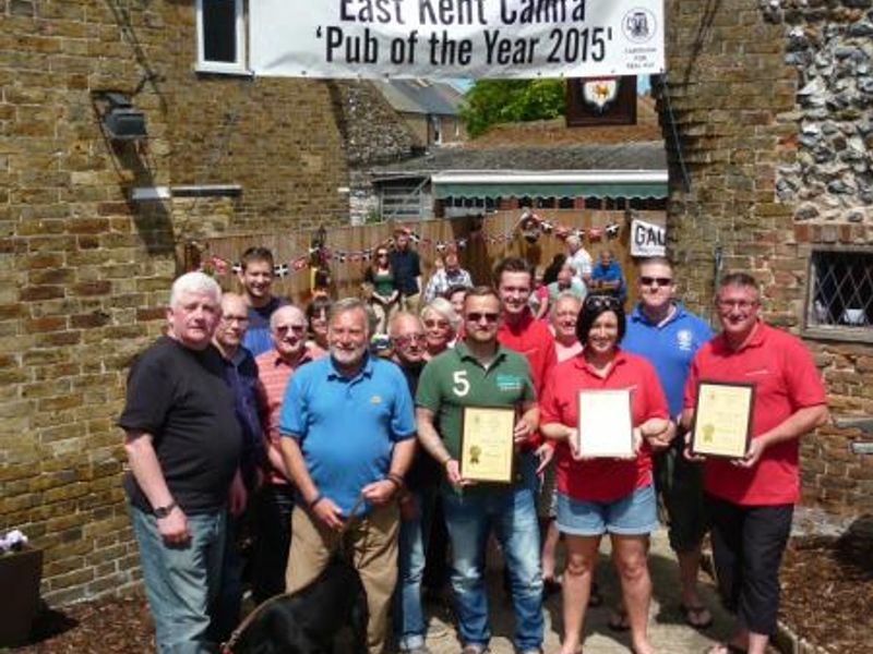 Thanet Branch celebrate the pub's Pub of the Year awards. (Pub, External, Publican, Customers, Branch, Award). Published on 07-06-2015