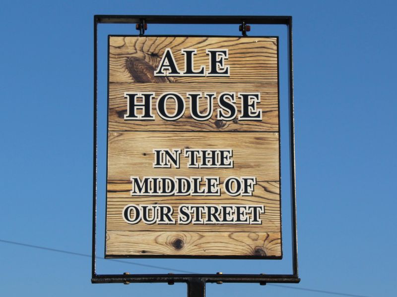 (External, Sign). Published on 11-08-2023 