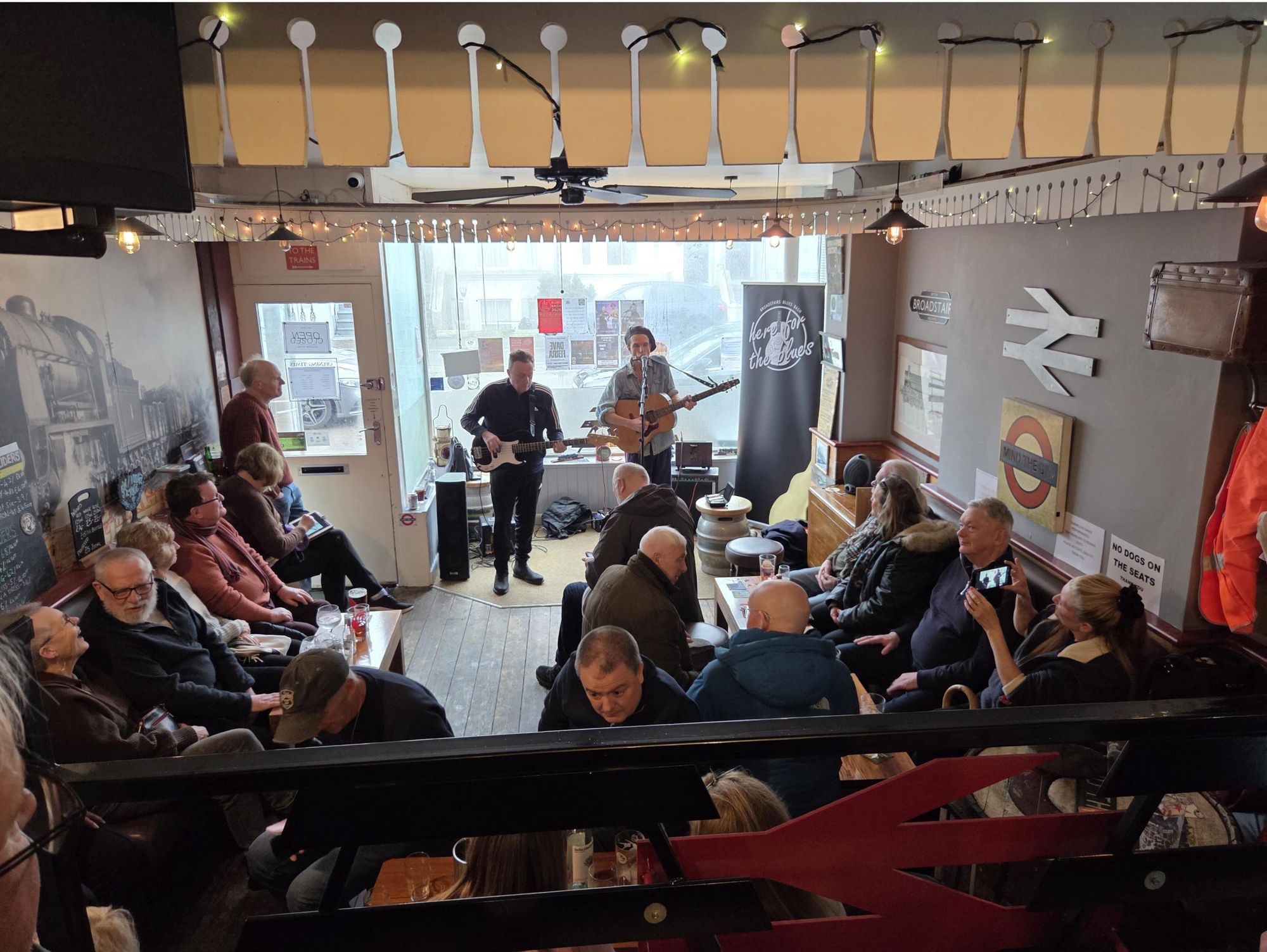 (Pub, Customers). Published on 19-04-2026