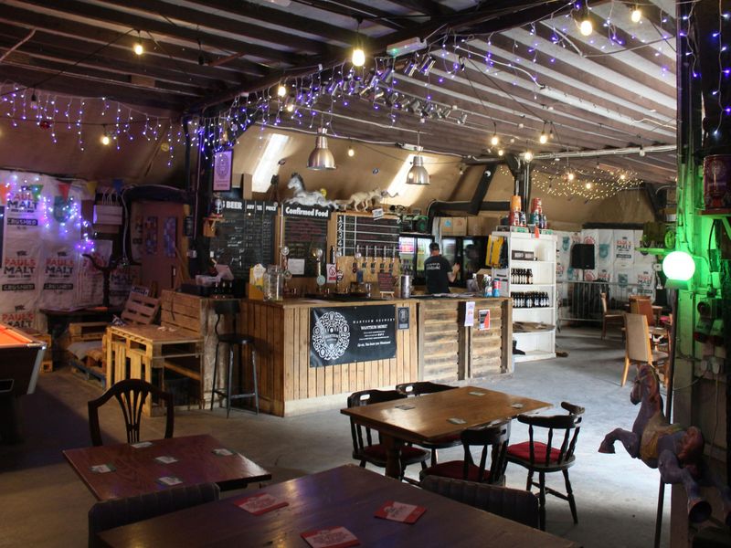 Inside the barn-like taproom 2025.. (Pub, Bar). Published on 08-07-2025 