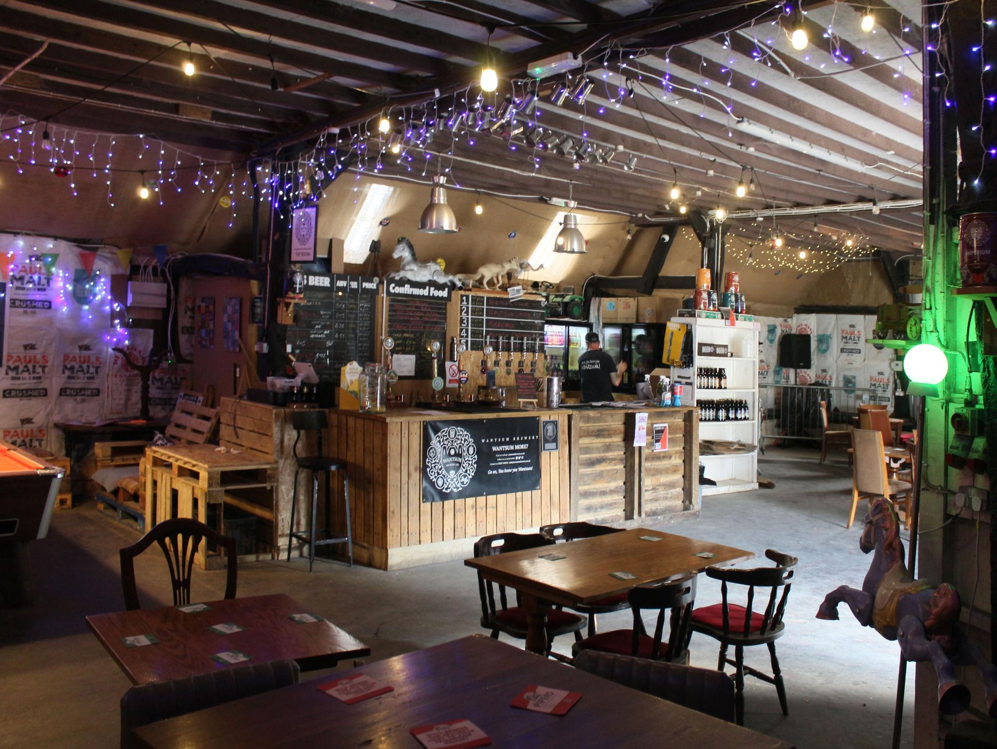 Inside the barn-like taproom 2025.. (Pub, Bar). Published on 08-07-2025