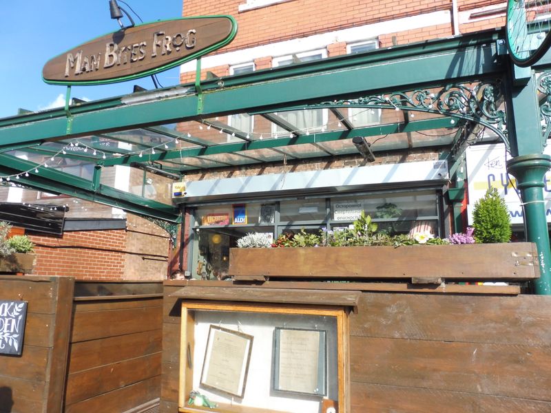 Man Bites Frog. (Pub). Published on 25-03-2018