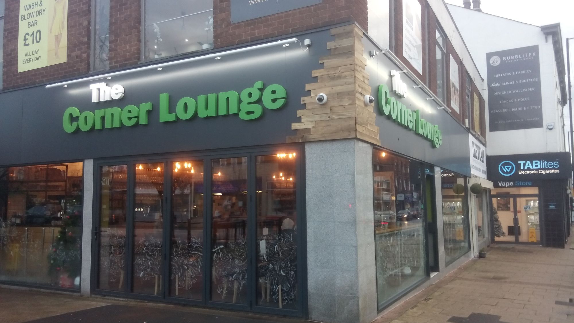 Corner Lounge. (External). Published on 10-12-2018