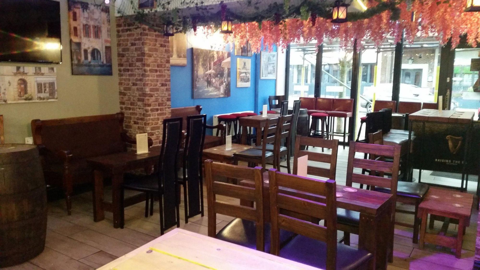 Three Barrels - lounge area (February 2022). (Pub). Published on 02-02-2022