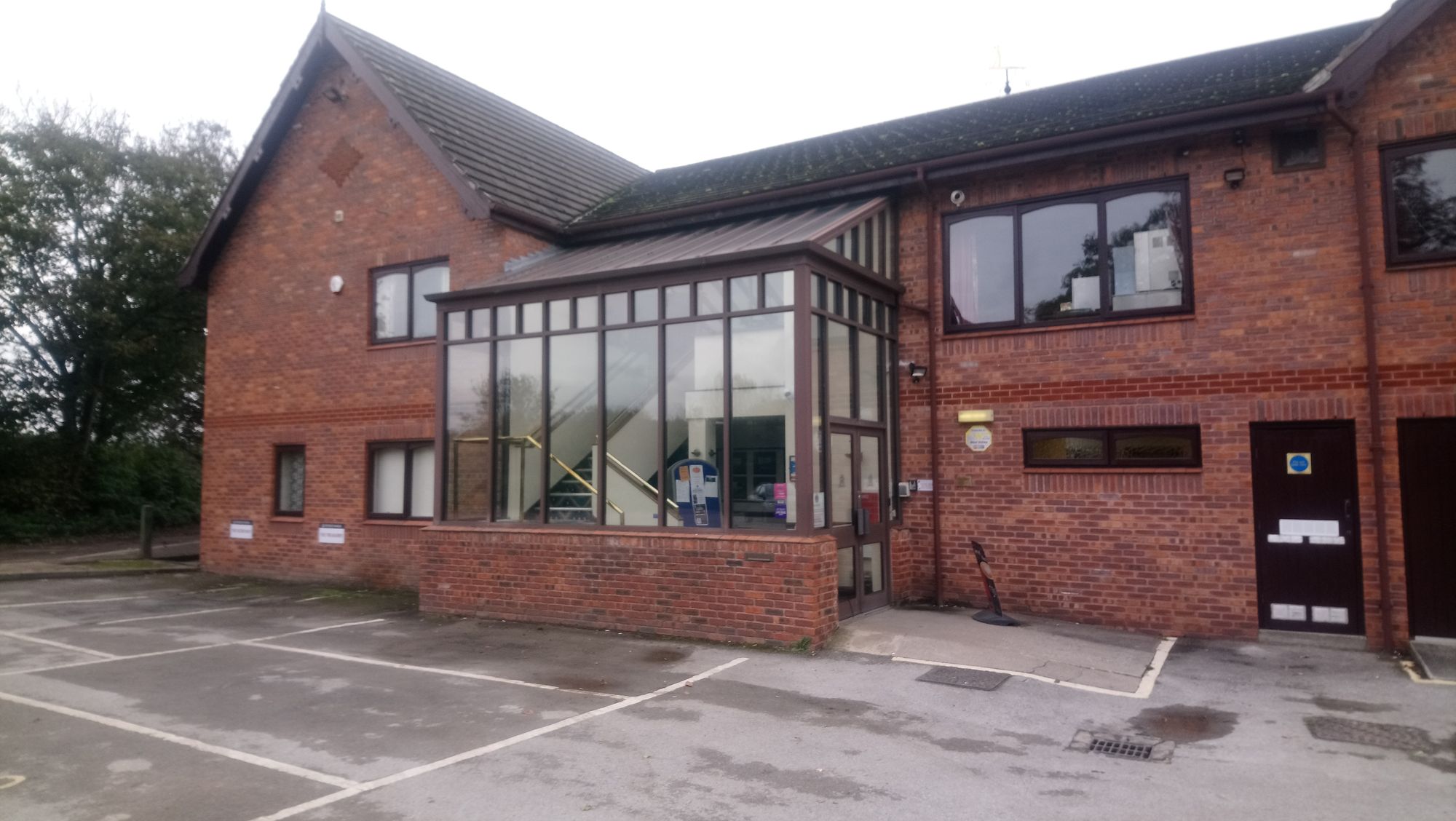 The Club - main entrance (2019). (Pub). Published on 14-10-2019