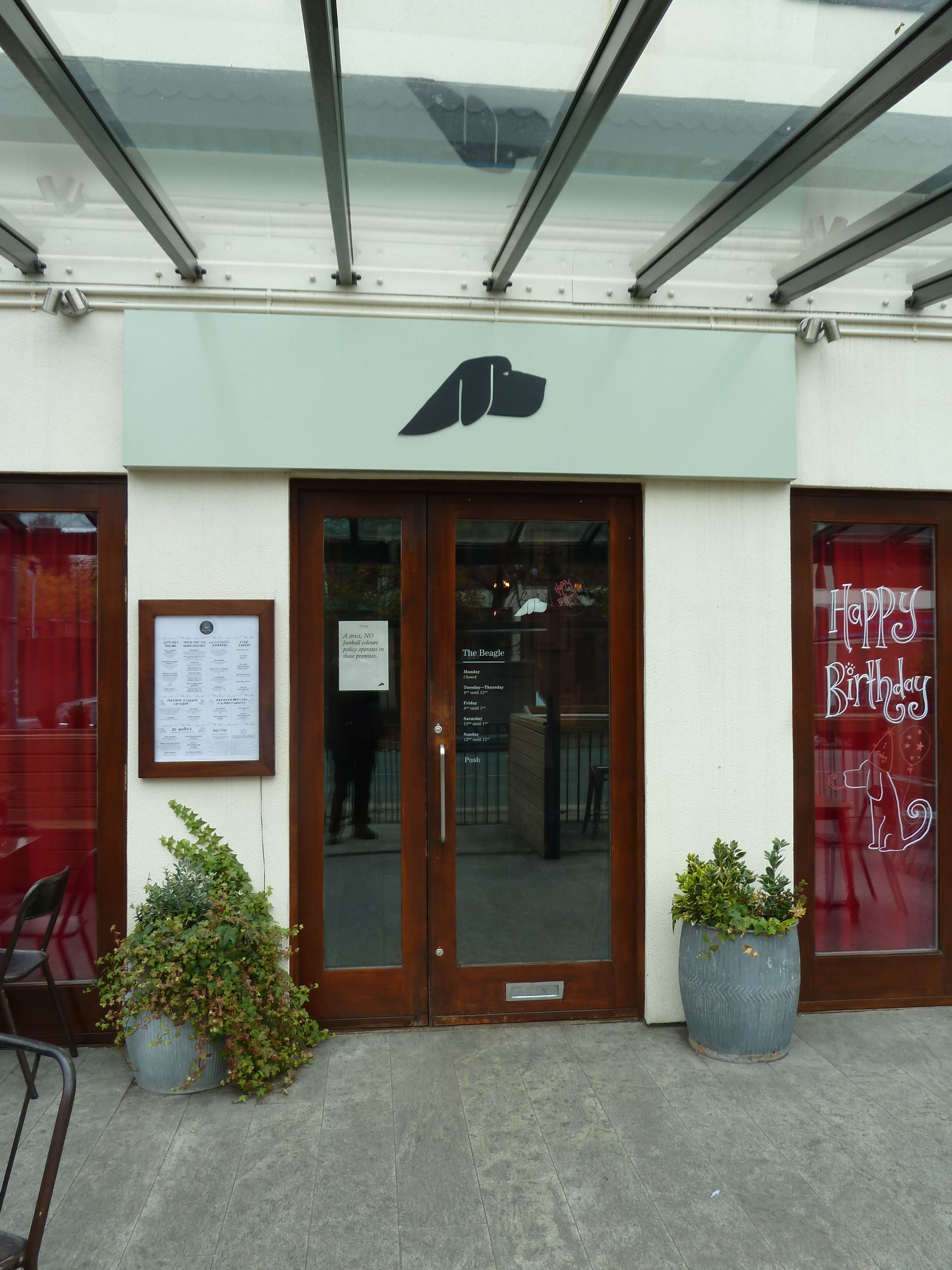Beagle - Main entrance. (Pub, External). Published on 16-11-2013