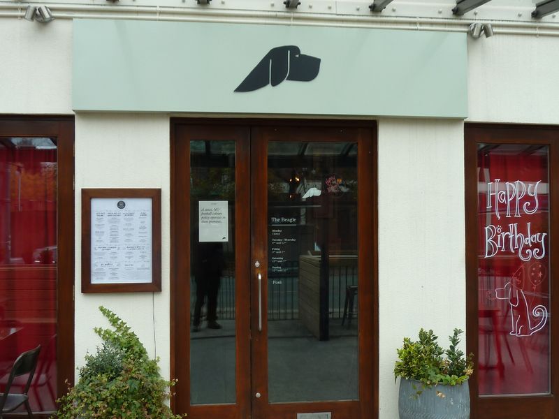 Beagle - Main entrance. (Pub, External). Published on 16-11-2013