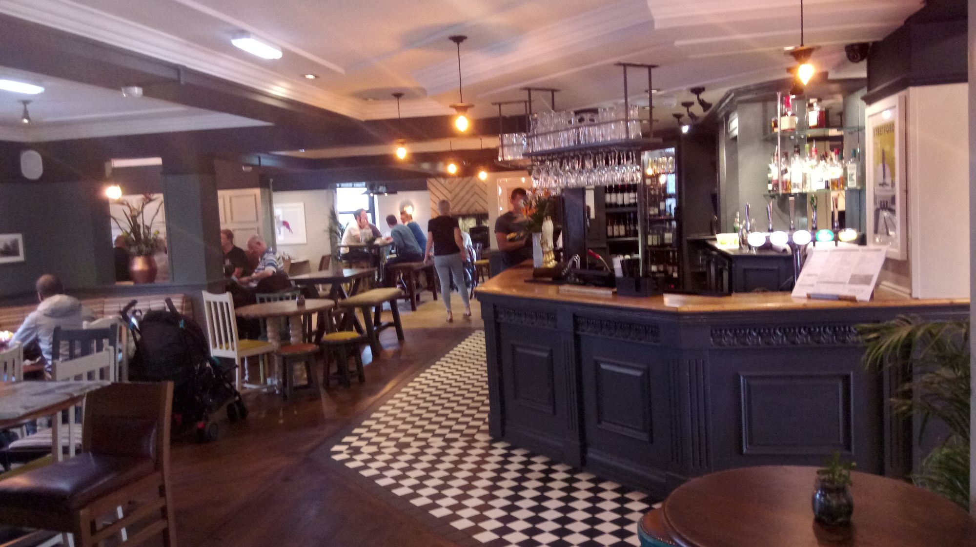 Bridge Inn - Sale Interior. (Pub). Published on 30-07-2017