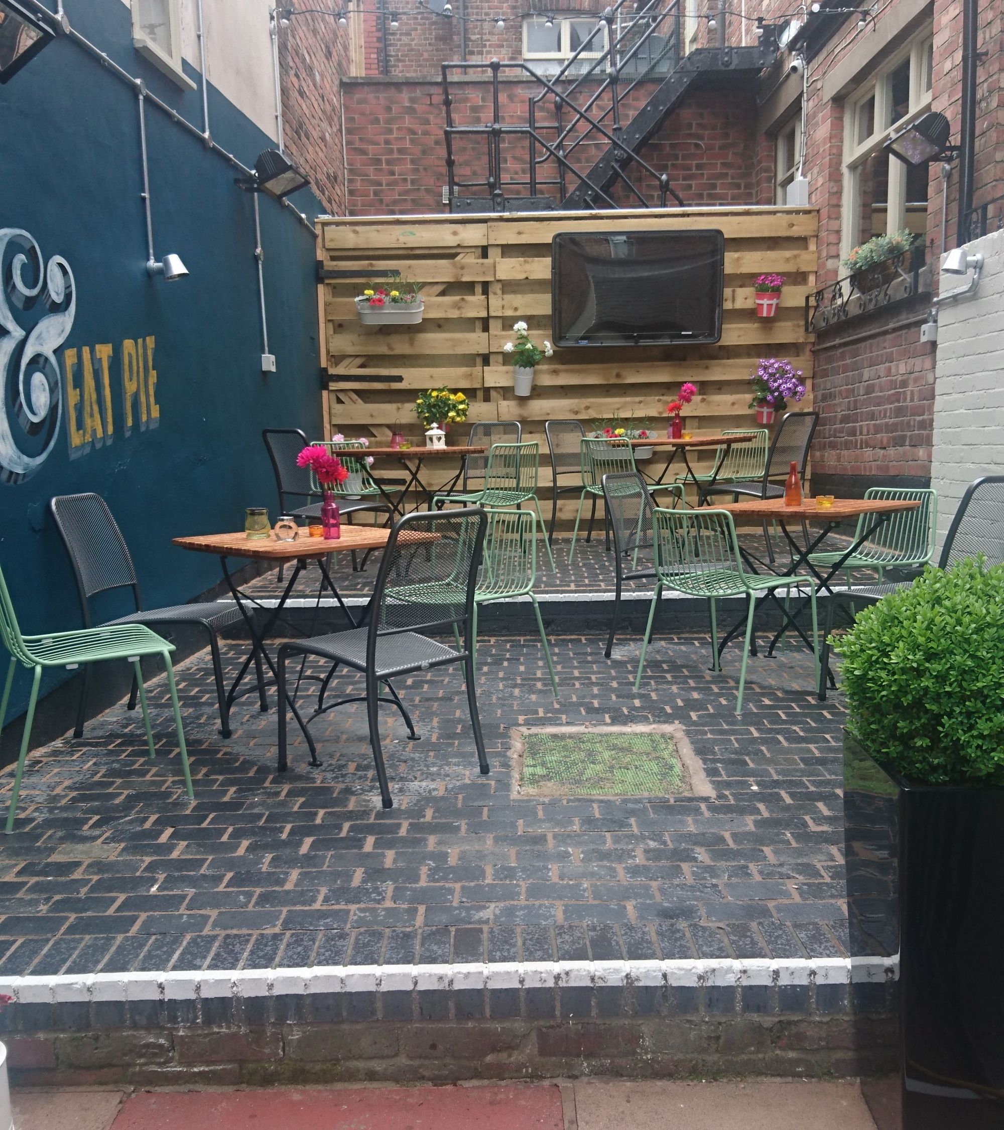 New Outside Area. (Garden). Published on 25-05-2016