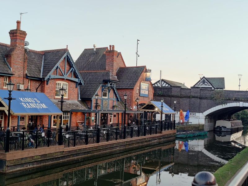 (Pub, Bar, Restaurant). Published on 25-03-2025 