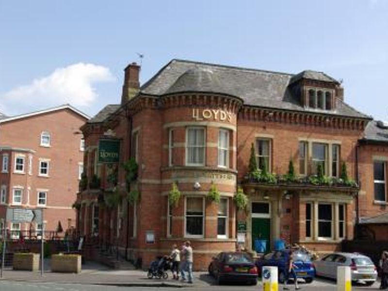 New Lloyds Hotel - Chorlton-Cum-Hardy. (Pub). Published on 25-04-2016 