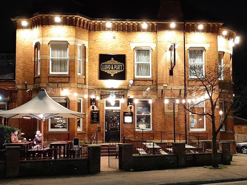 Exterior view at night - north wall - December 2024. Published on 13-12-2024 