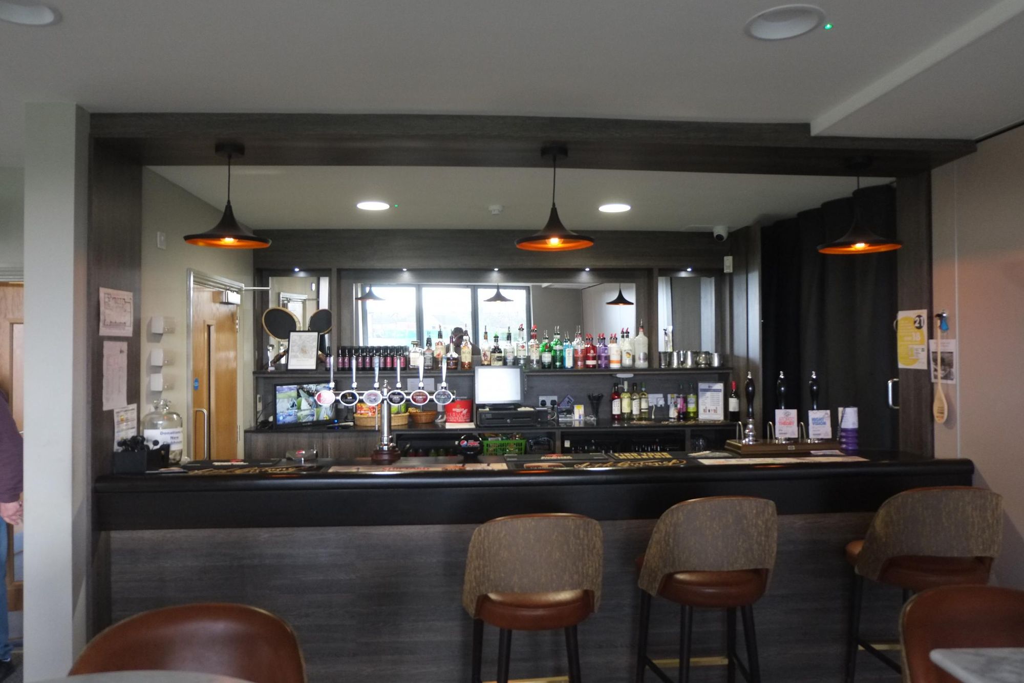 (Pub, Bar). Published on 29-06-2021