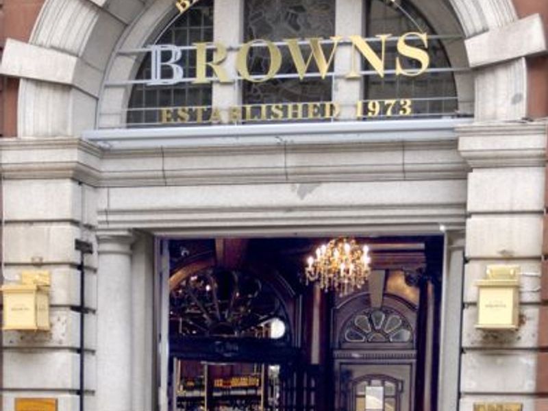 Brown's Bar_Man. (Pub). Published on 12-06-2013