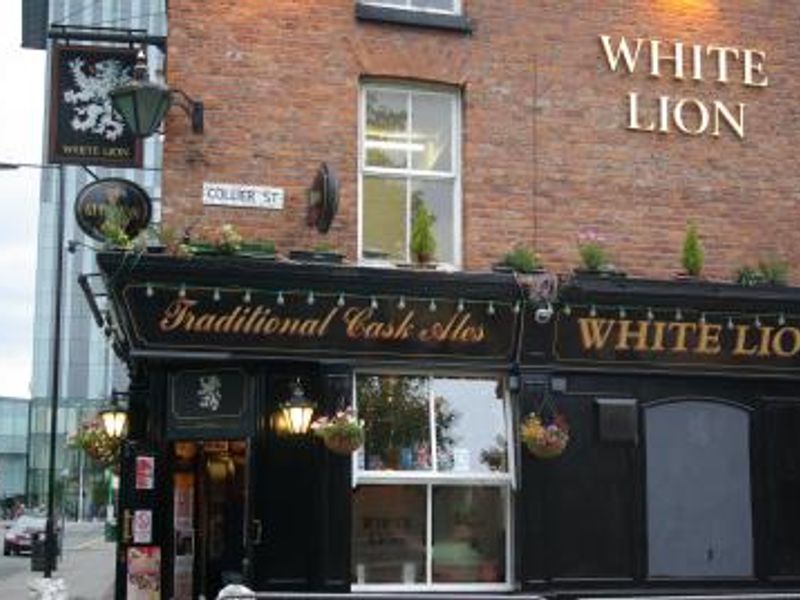 White Lion Hotel - Manchester. (Pub). Published on 11-10-2012 