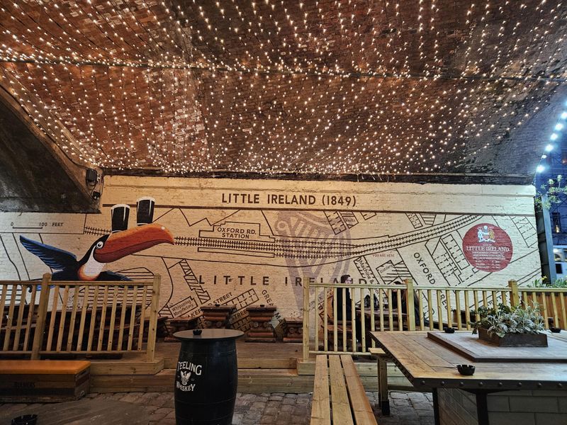 Outside seating under the arch. (Garden). Published on 22-03-2026 