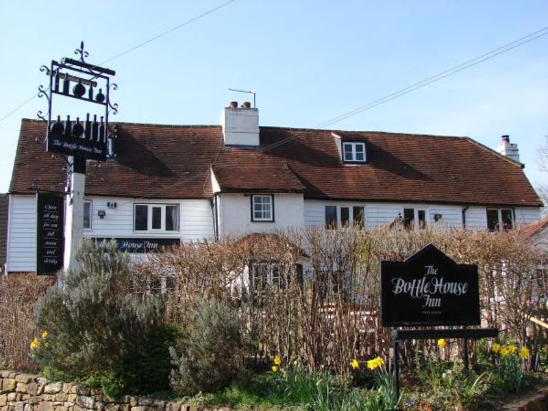 Bottle House sign. (Pub, Sign, Key). Published on 06-03-2015