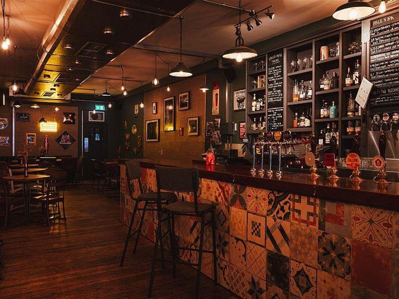 (Pub, Bar). Published on 25-10-2023 