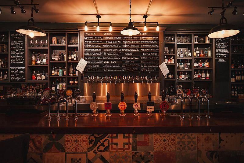(Pub, Bar). Published on 25-10-2023