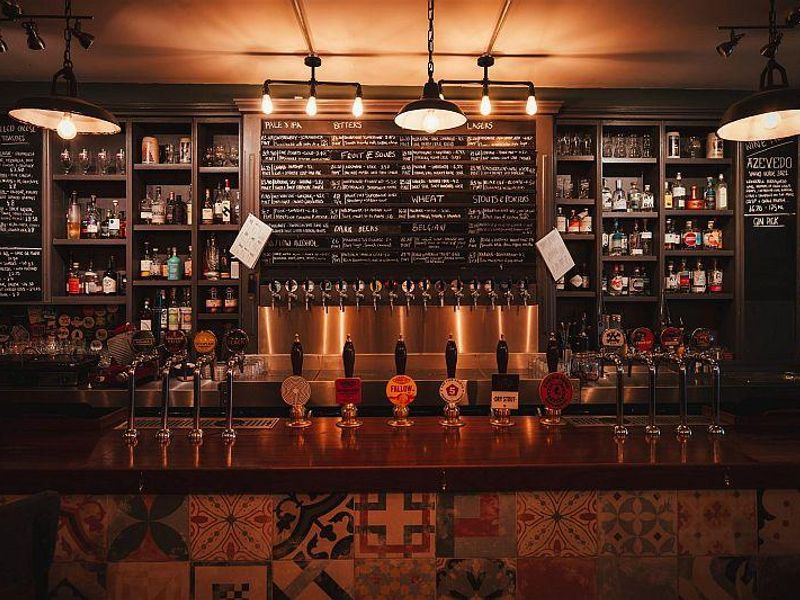 (Pub, Bar). Published on 25-10-2023 