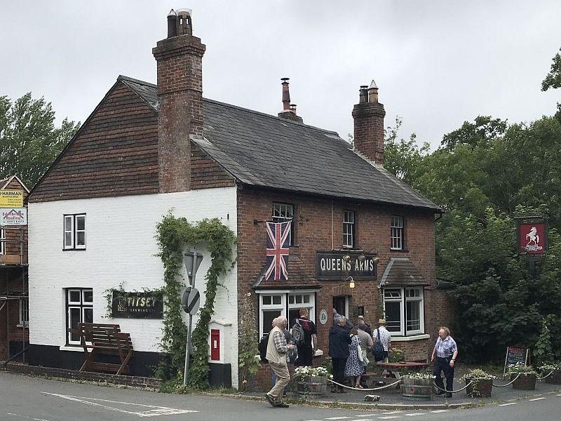 Weekly Wind Up entering pub on 19 August 2024. Published on 25-08-2024