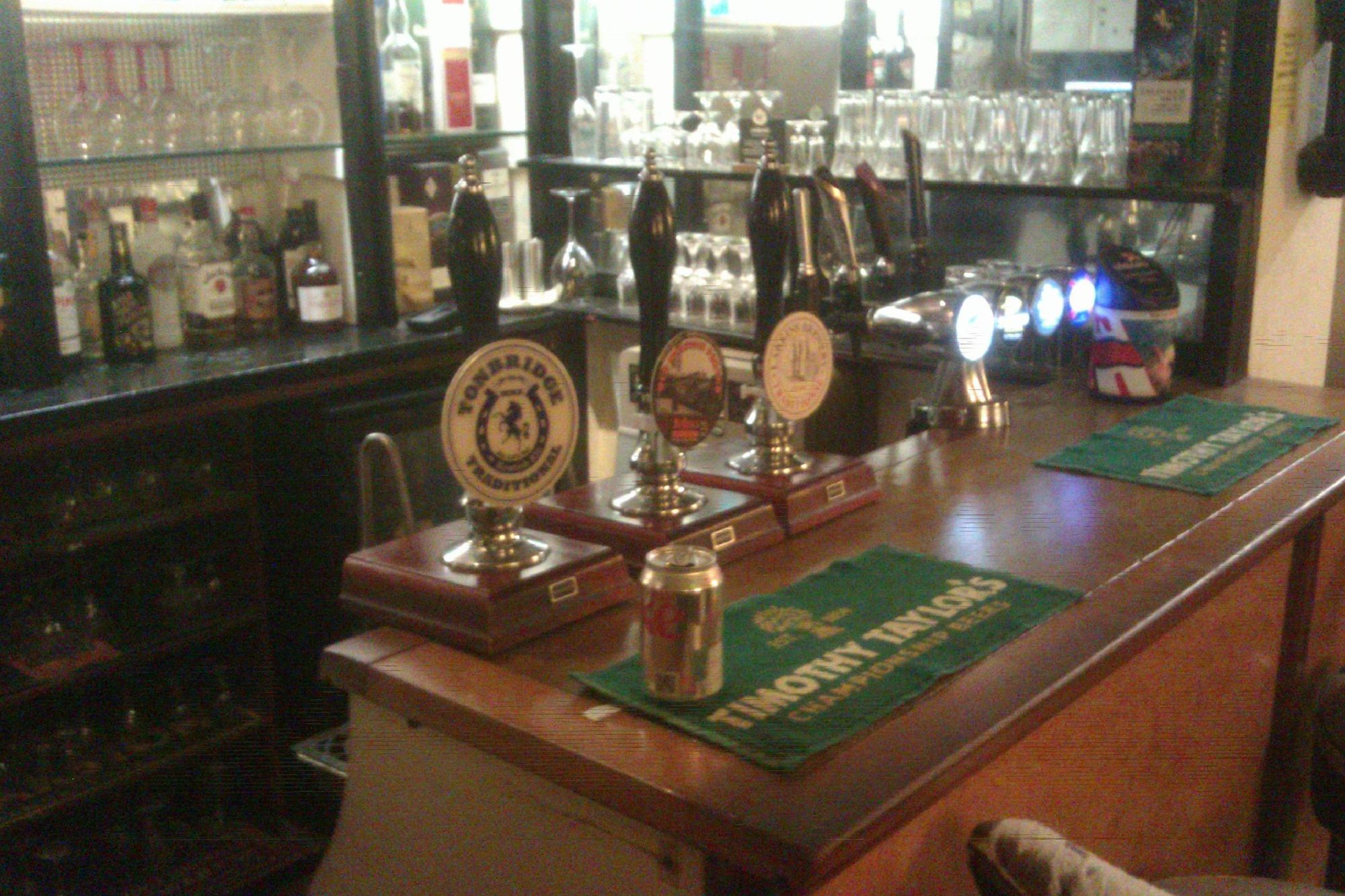 Lounge Bar handpumps. (Bar). Published on 15-12-2022