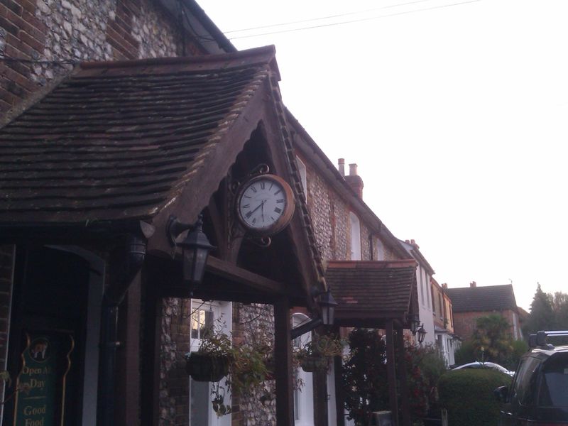 Street entrance clock. (External). Published on 15-12-2022