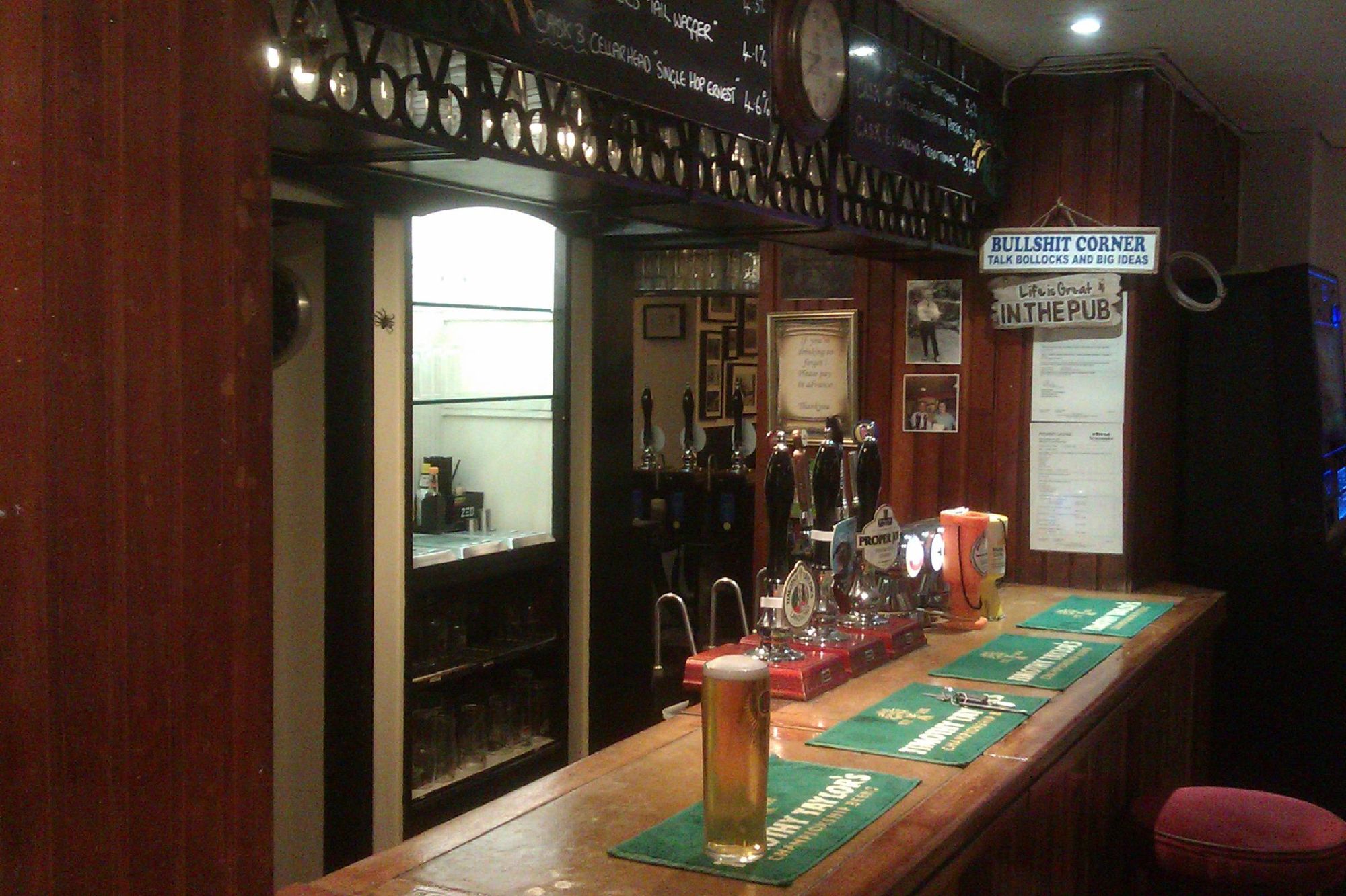 Public Bar counter. (Bar). Published on 15-12-2022