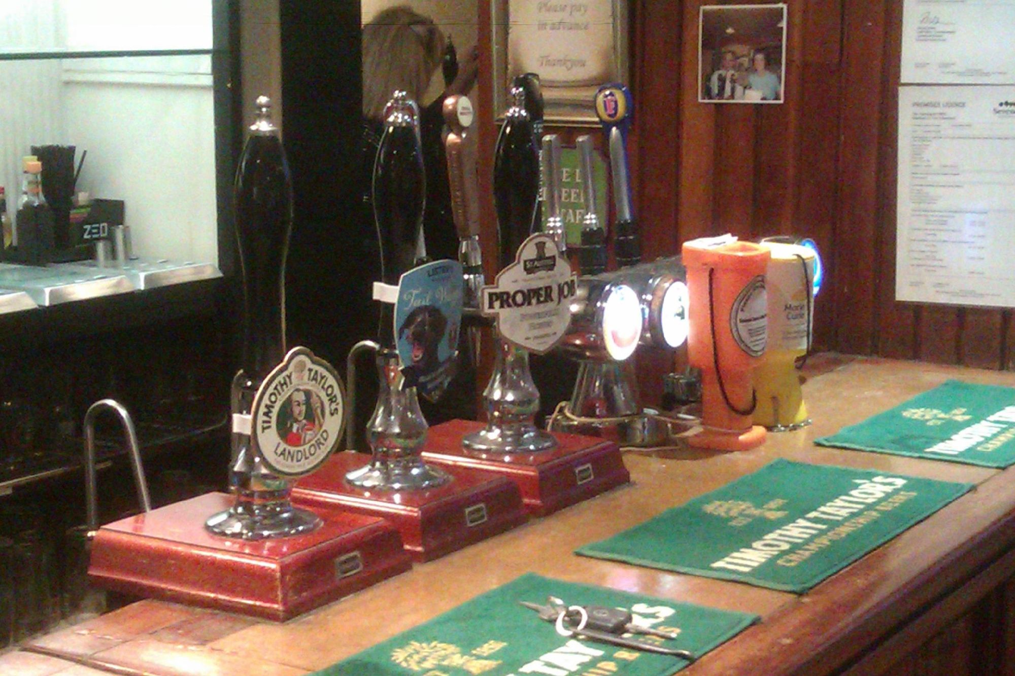 Public Bar handpumps. (Bar). Published on 15-12-2022