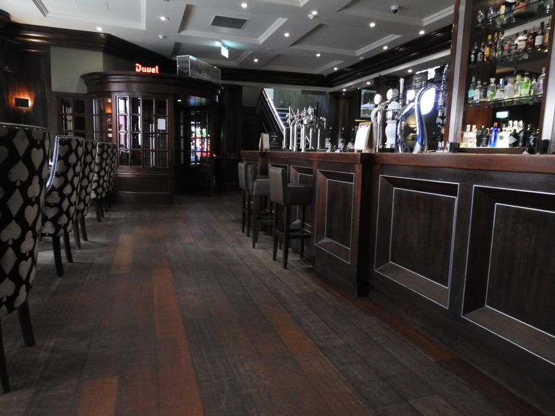 (Pub, Bar). Published on 01-01-1970