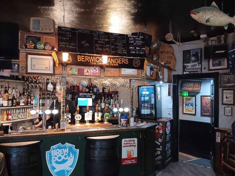 (Pub, Bar). Published on 01-01-1970