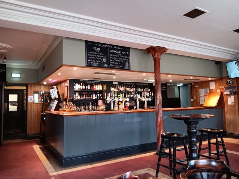 (Pub, Bar). Published on 01-01-1970 