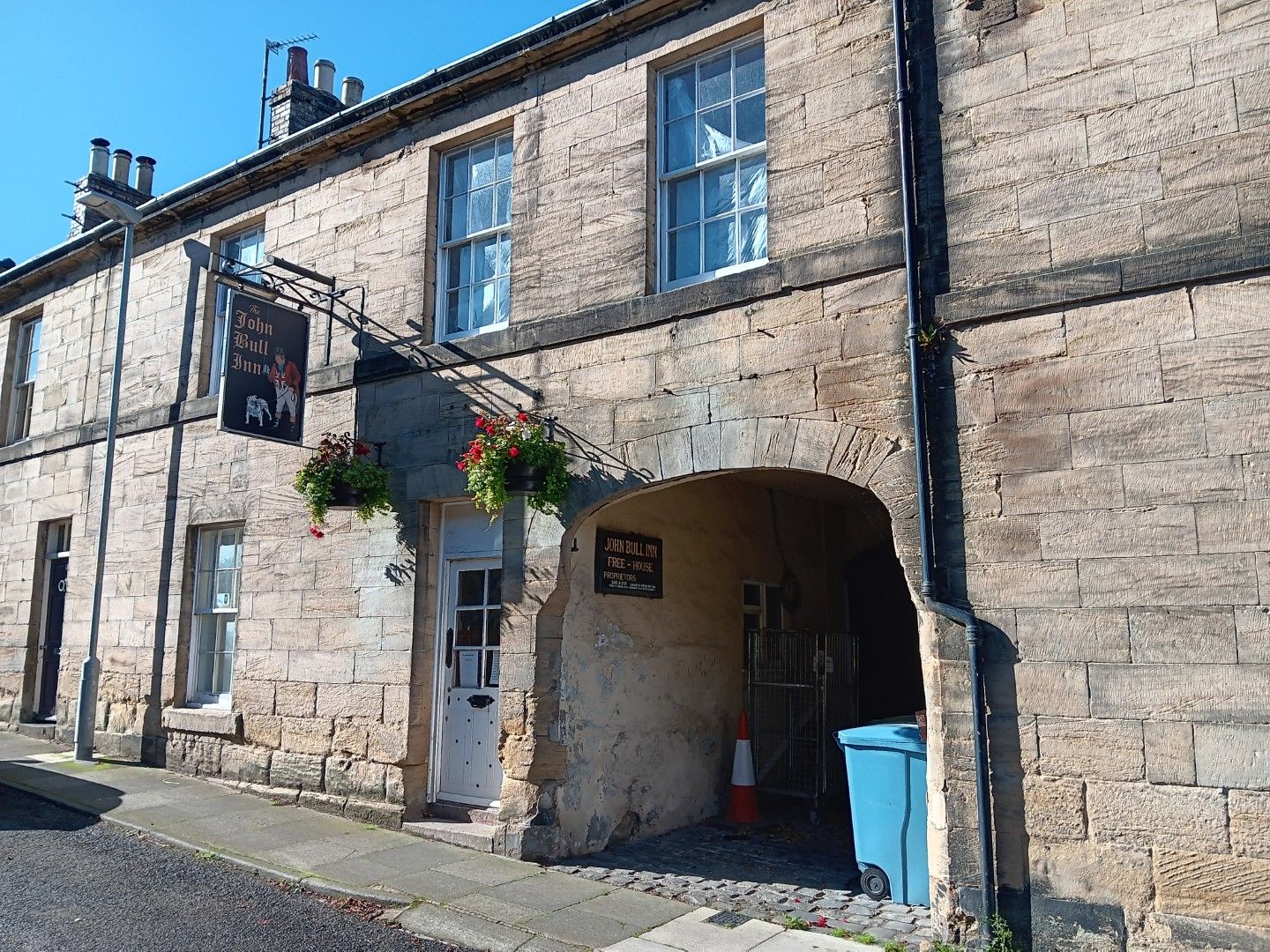 (Pub, External, Sign). Published on 01-01-1970