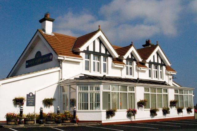 Three Horse Shoes, High Horton. (Pub, External, Key). Published on 01-01-1970