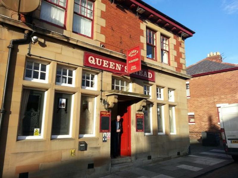 Queens Head at Newbiggin by the Sea. (Pub, External, Key). Published on 01-01-1970