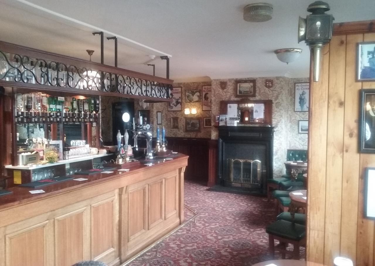 (Pub, Bar). Published on 01-01-1970