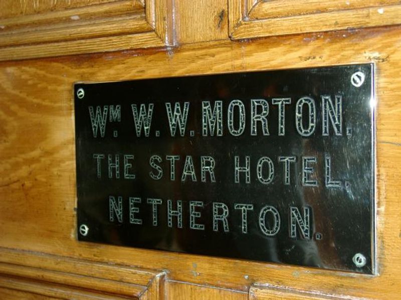 Star Brass Plaque. (Pub, Sign). Published on 01-01-1970