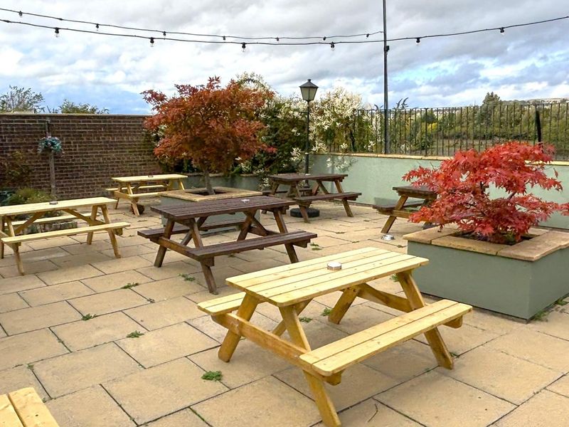 (Pub, Garden). Published on 04-10-2026