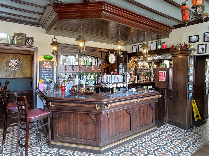 (Pub, Bar). Published on 01-01-1970 